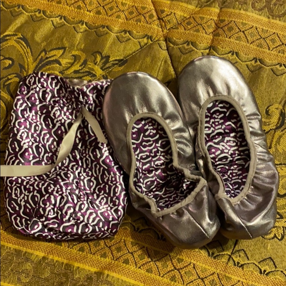 Ballet flats w/ pouch!